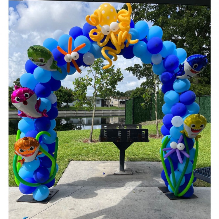 Baby Shark Elaborated Balloon Arch